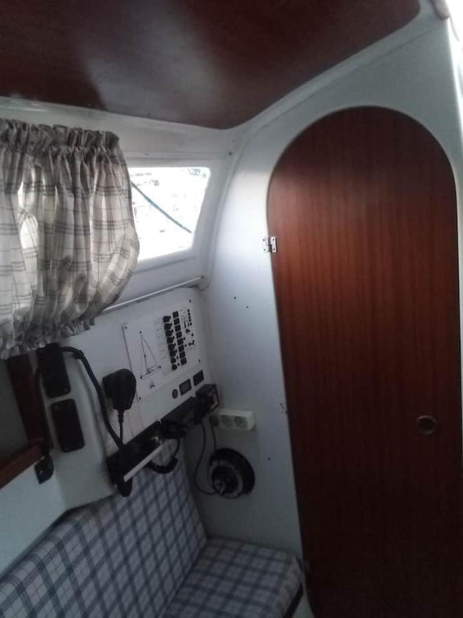 Vintage Sailboat In Belem Hotel Lisbon Luaran gambar